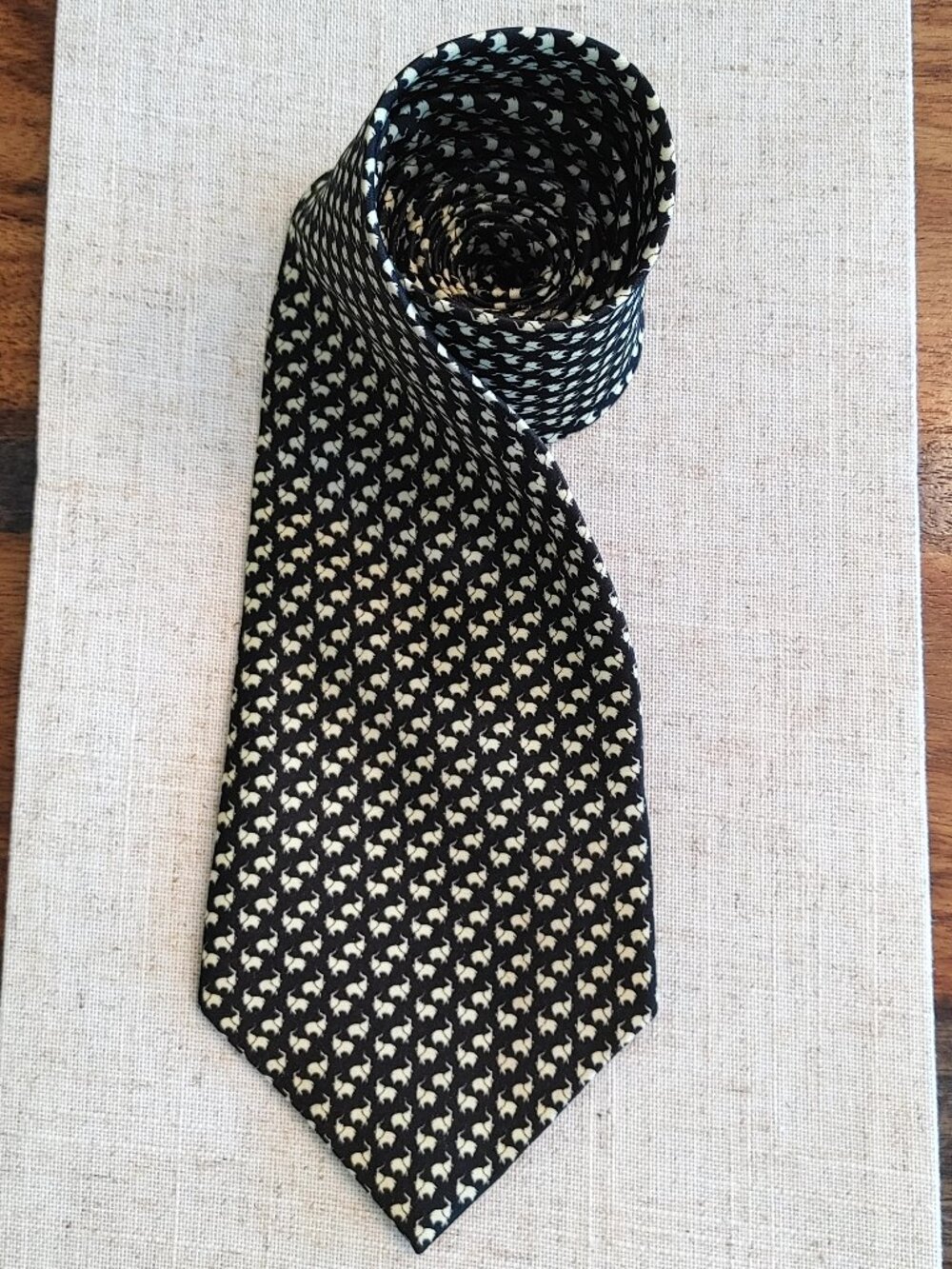 Vintage  "Tiny Elephants" KAI LONG 100% Silk Men's Tie